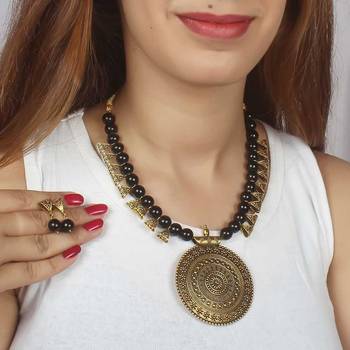 Black necklaces 2