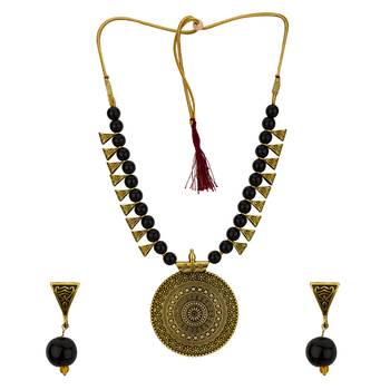 Black necklaces 4