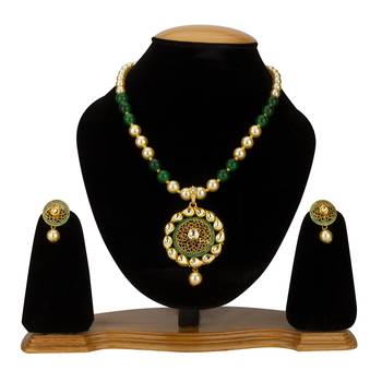 Green necklaces 1