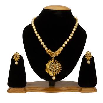 Gold necklaces 1