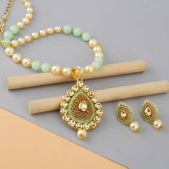 Green necklaces 2