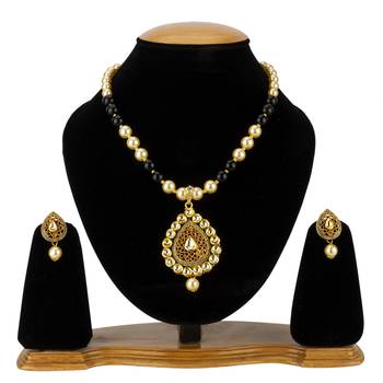 Black necklaces 1