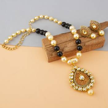 Black necklaces 2