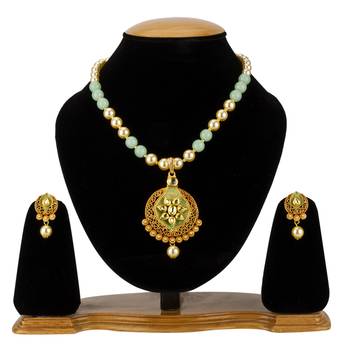Green necklaces 1