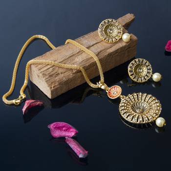 Gold necklaces 2