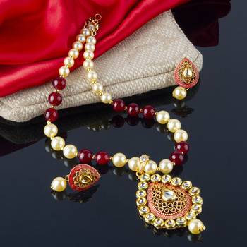 Red necklaces 3