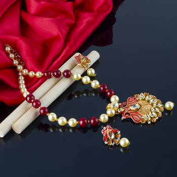 Red necklaces 3