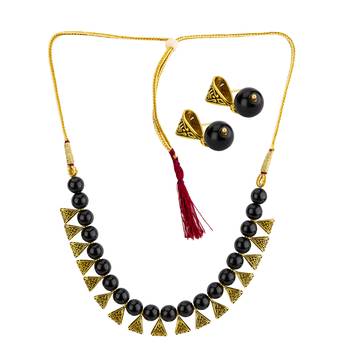 Black necklaces 1