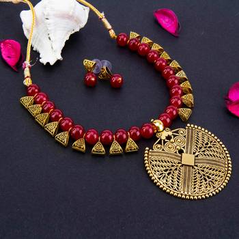 Red necklaces 1