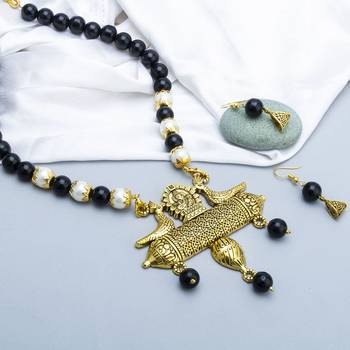 Black necklaces 1