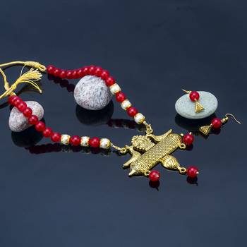 Red necklaces 1