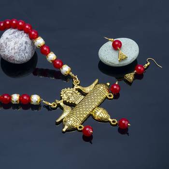 Red necklaces 3