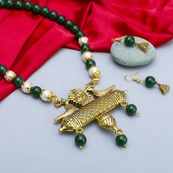 Green necklaces 1