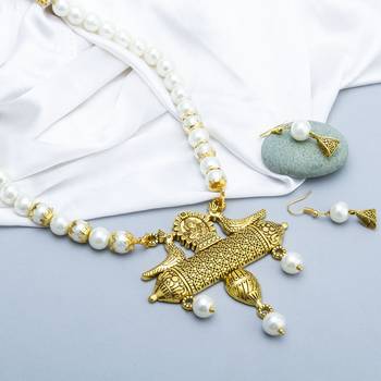 White necklaces 1