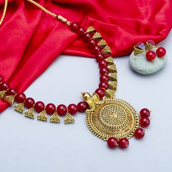 Red necklaces 1