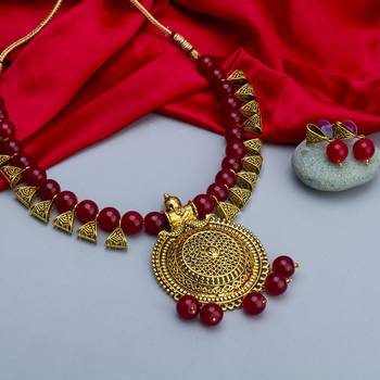 Red necklaces 5