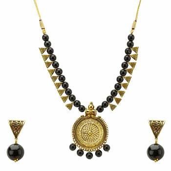 Black necklaces 1