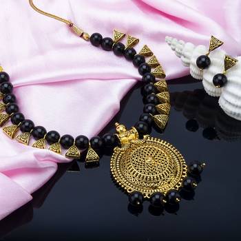 Black necklaces 3