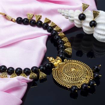 Black necklaces 4