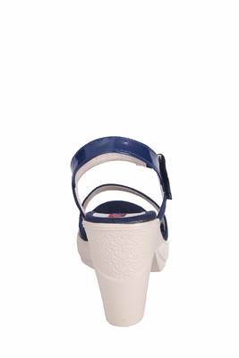 Women Blue colored back strap block heel sandals 4