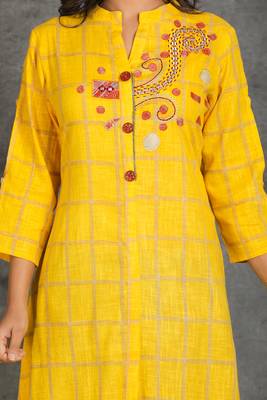 Chequered Yellow Kurti With Embroidery And Embroidered Button 3