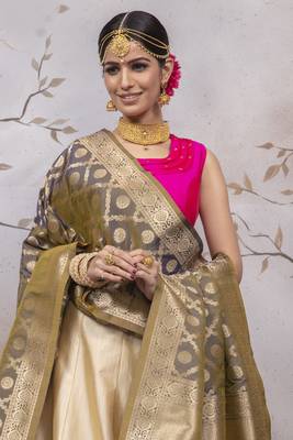 Cream Jacquard Semi Stitched bridal lehenga 2