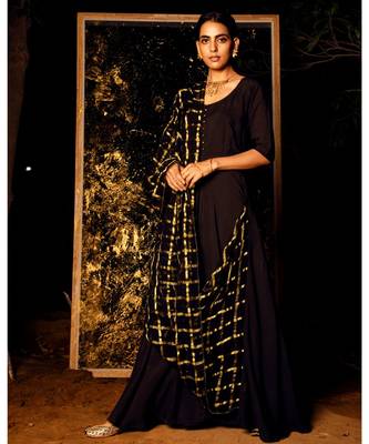 Gamyaa Black embroidered cotton silk kurta-sets 1