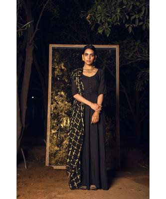 Gamyaa Black embroidered cotton silk kurta-sets 5