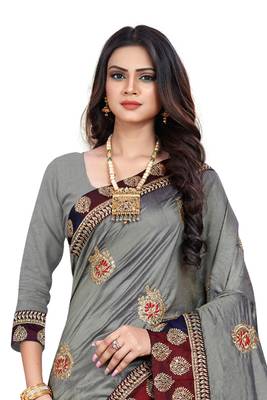 Grey Embroidered Silk Saree With Blouse 3