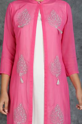 White Sleevless Kurti with Pink jeorgette Embroiderd jacket 3
