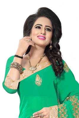 Green Woven Banarasi Saree With Blouse 3