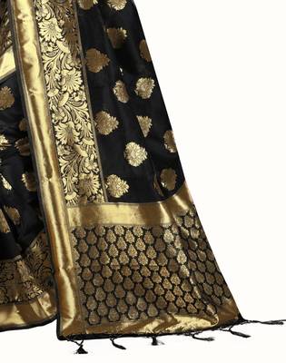 Black Woven Banarasi Saree With Blouse 4