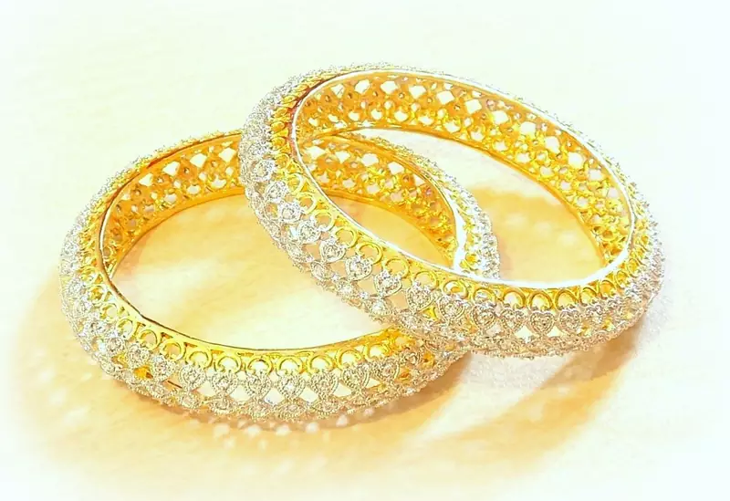 Fine ad stud bangles