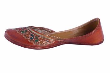 brown slip on jutis 3
