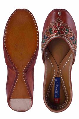 brown slip on jutis 5