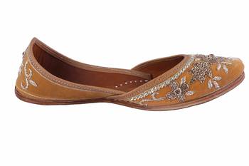 brown slip on jutis 2