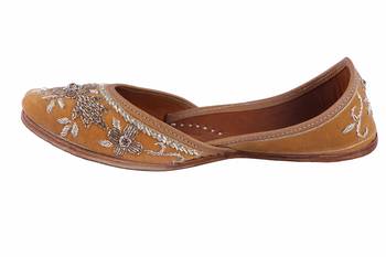 brown slip on jutis 3