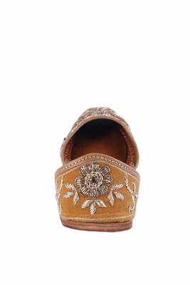 brown slip on jutis 4