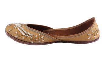 brown slip on jutis 3