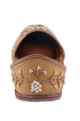 brown slip on jutis 4