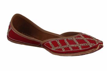 MSC-Women- beige   slip on jutis  1