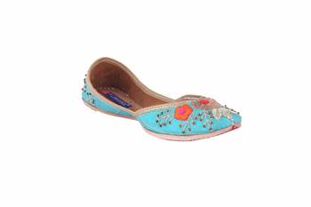 Women blue  slip on jutis 1