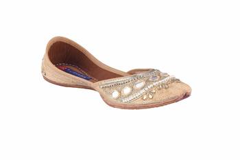 Women Gold Leather  slip on jutis 1