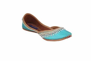 Women blue  slip on jutis 1