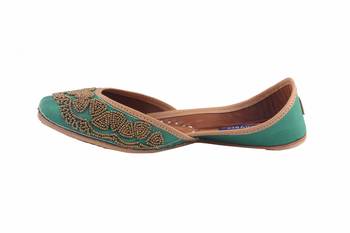 Women Green  slip on jutis 3