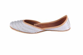 Women Silver Leather  slip on jutis 3