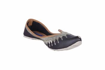 Women Embroidered Genuine Leather  slip on Juttis 1