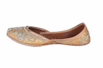 Women Embroidered brown slip on Juttis 3