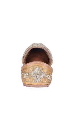 Women Embroidered brown slip on Juttis 4