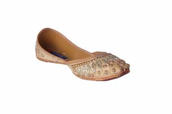 Women Embroidered golden slip on  Juttis 1